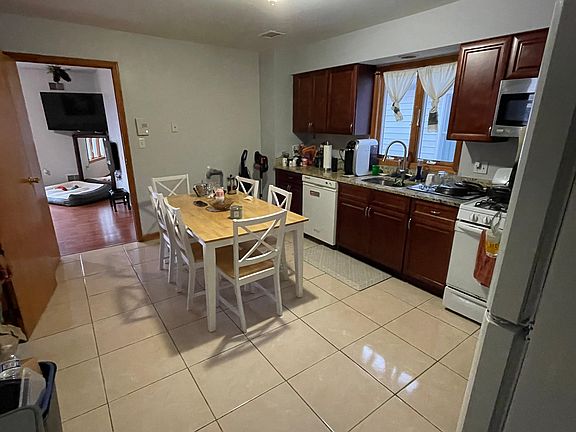 4th image of 166 Belgrove Dr