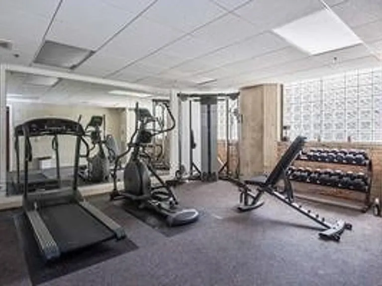 320 E 21st St #516 — Photo 3