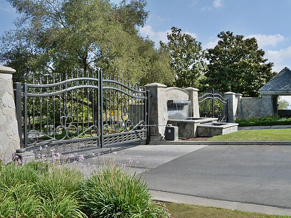 2nd image of 1798 Diamond Valley Ln