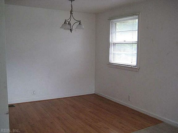 4th image of 2440 Alder St #B