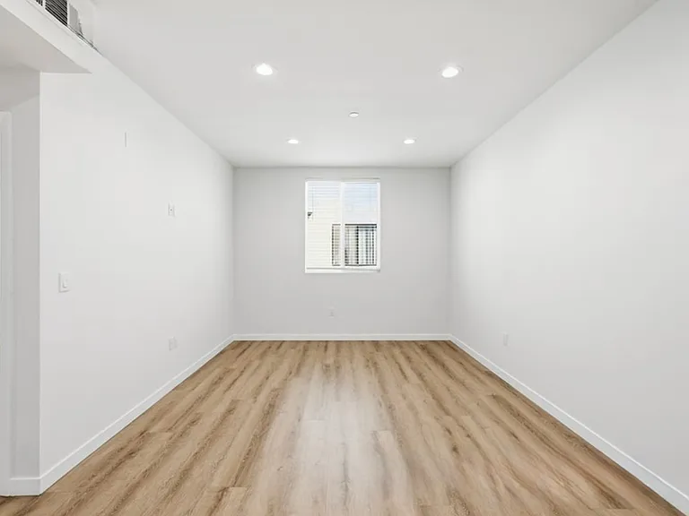 8827 Van Nuys Blvd #103 — Photo 7