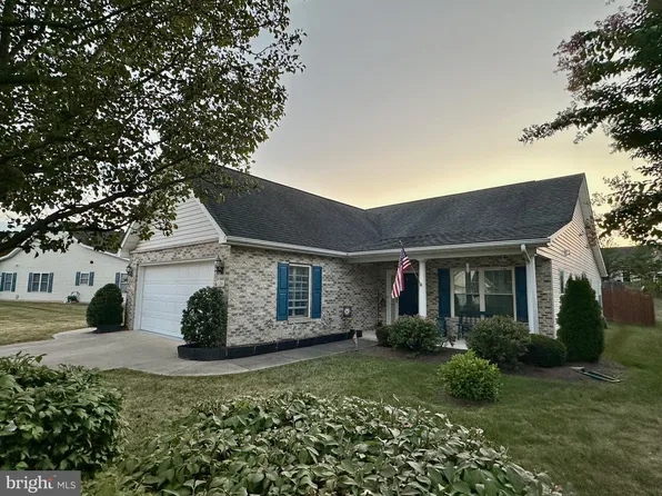 128 Spanish Oak Rd, Stephens City, VA 22655