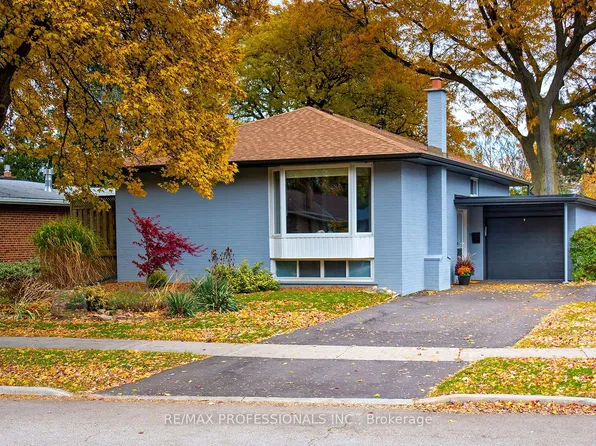 17 Beaver Bend Cres, Toronto, ON M9B 5P7