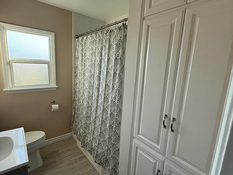 1000 N Glenoaks Blvd N #1000 — Photo 6