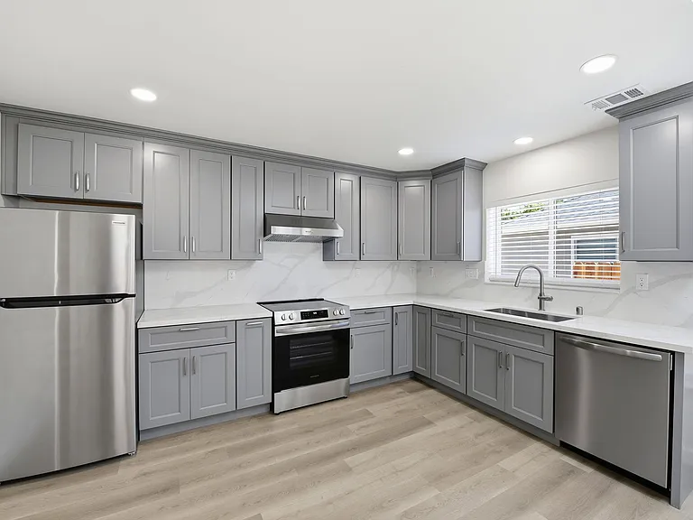 447 Alviso St — Photo 12