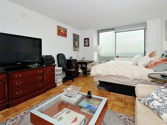 4th image of 505 W 37th St APT 11F