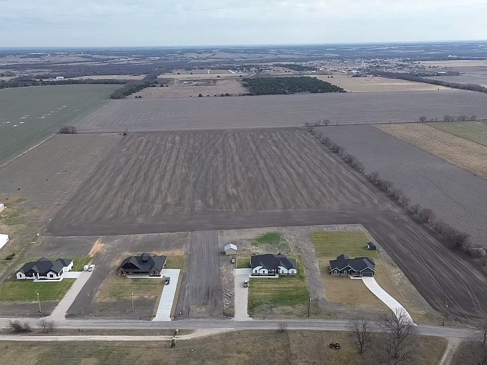 2nd image of 550 Hampel Rd