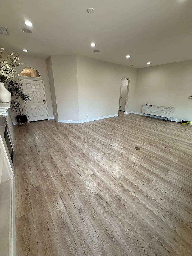 Charming 3-Bedroom 2 Bathroom Home — Photo 2