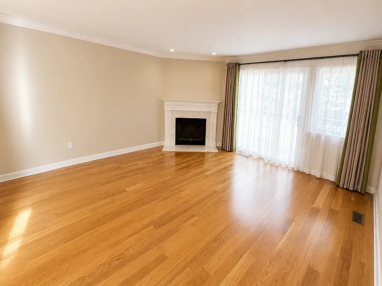 2435 Bedford St #1J — Photo 7