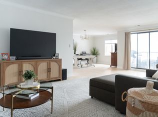 448 Raintree Ct UNIT 1C, Glen Ellyn, IL 60137