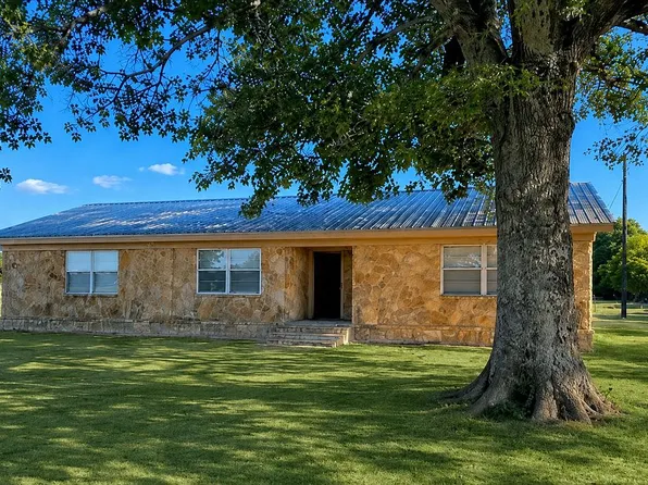 23339 Fm 79, Sumner, TX 75486