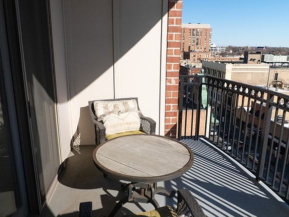 5th image of 1124 Lake St #509