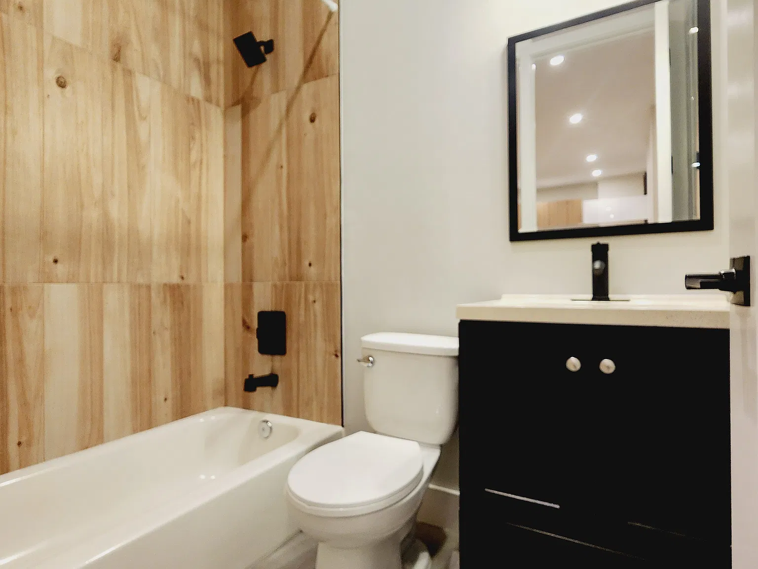 1 bed, 650 sqft, $1,899 — Photo 3
