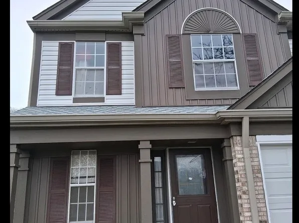 114 W 67th St, Westmont, IL 60559