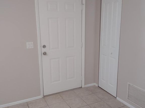 4th image of 82 W Wentworth St