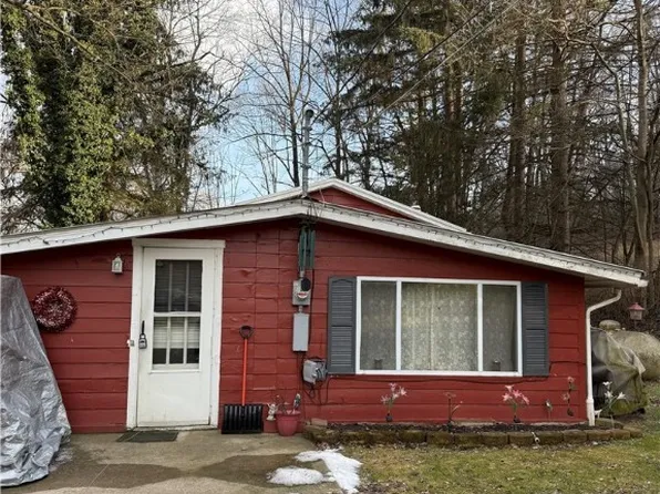 2976 Howenstine Dr SE, East Sparta, OH 44626