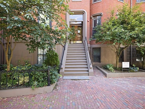 2nd image of 29 Worcester Sq APT 5