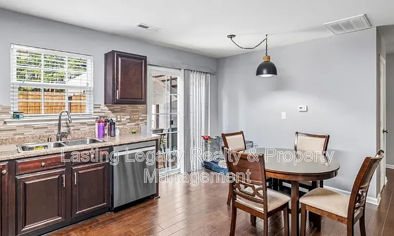 5047 Mount Hope Dr — Photo 10
