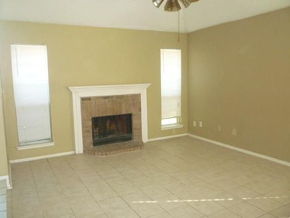 3rd image of 1513 Curtis Ln