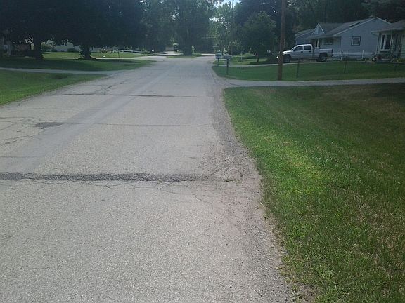 5th image of 128 W Southfield Dr