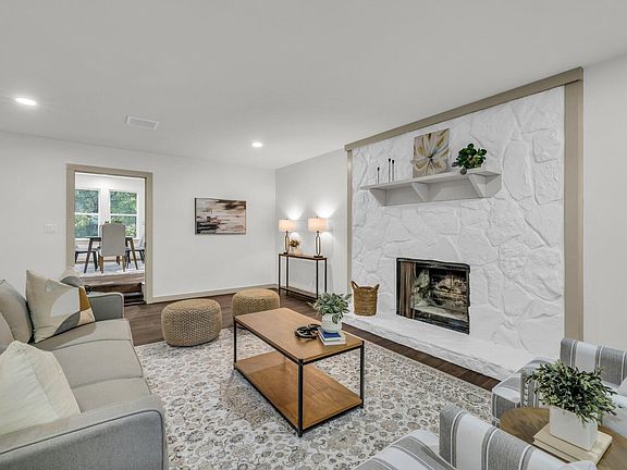 5th image of 483 Brownwood Cir