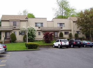 75 Hampshire Ct, Meriden, CT 06450