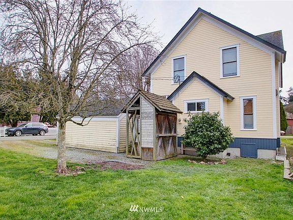 4th image of 313 Center St