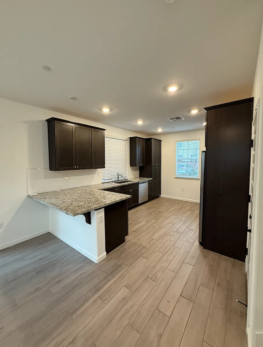 Building Photo - 1383 Hadley Dr