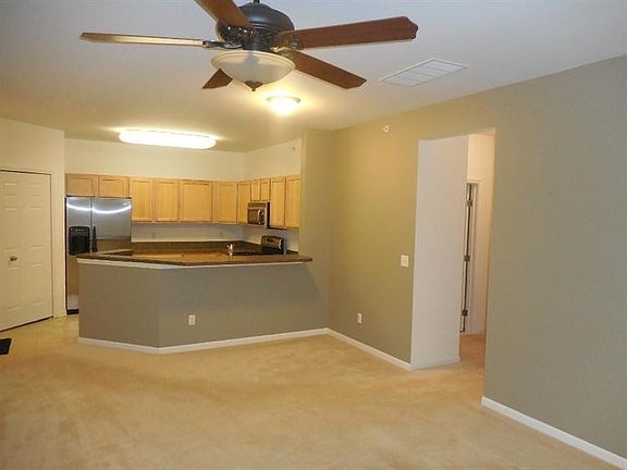 4th image of 824 W Summerfield Glen Cir