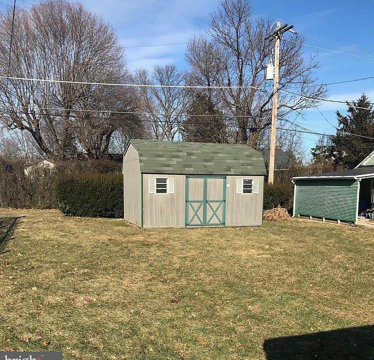 2nd image of 419 Douglass St