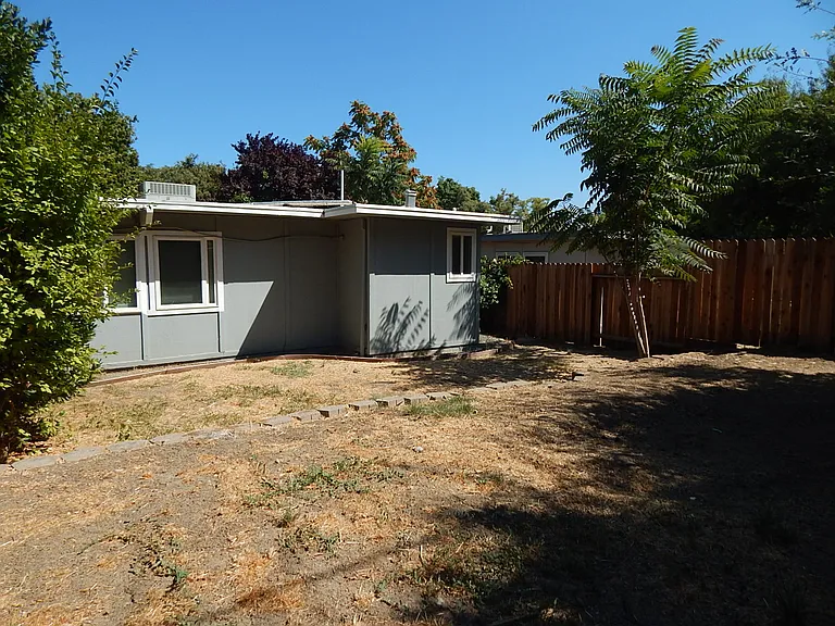 725 Adeline Pl — Photo 18