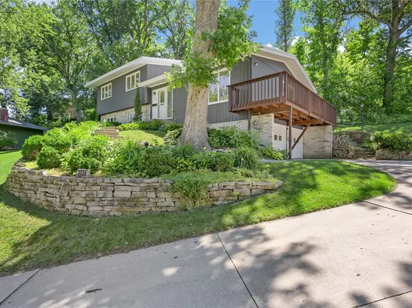 3534 Elmwood Ct NE, Cedar Rapids, IA 52402