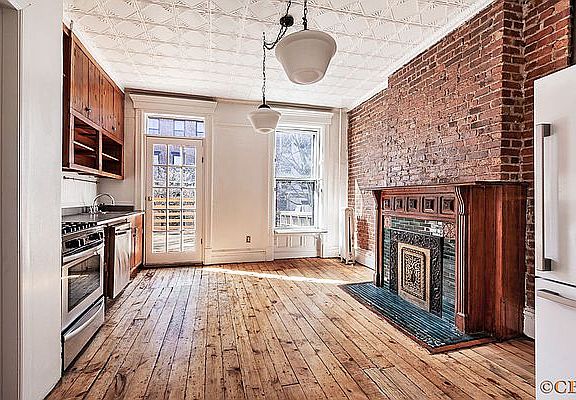 5th image of 558 2nd St Unit 3