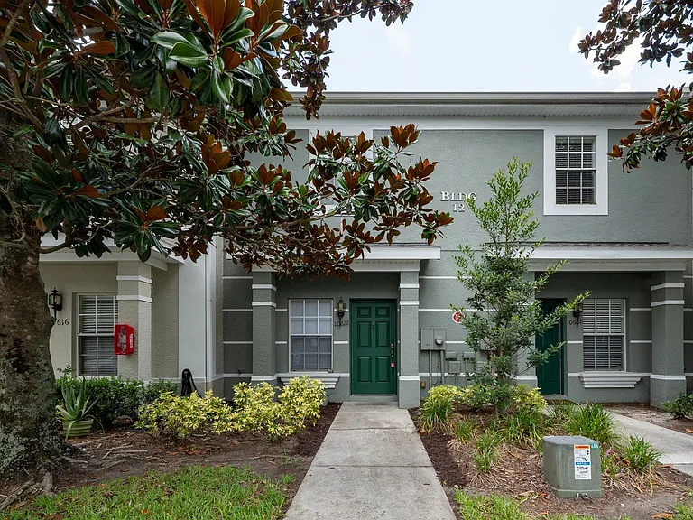 10612 Savannah Wood Dr — Photo 3