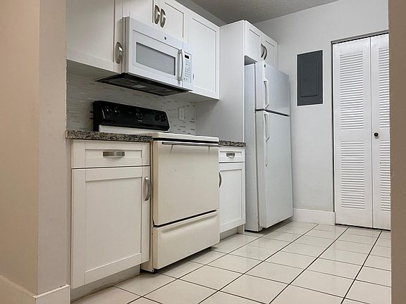 3rd image of 646 NW 114th Ave APT 104
