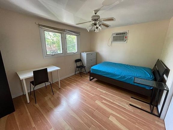2nd image of 805 Merillon Ave