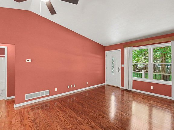 5th image of 4955 Red Pine Dr