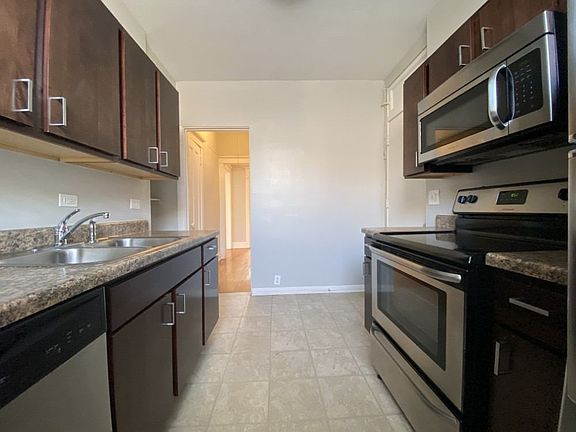 3rd image of 801 W Cornelia Ave #807-1E
