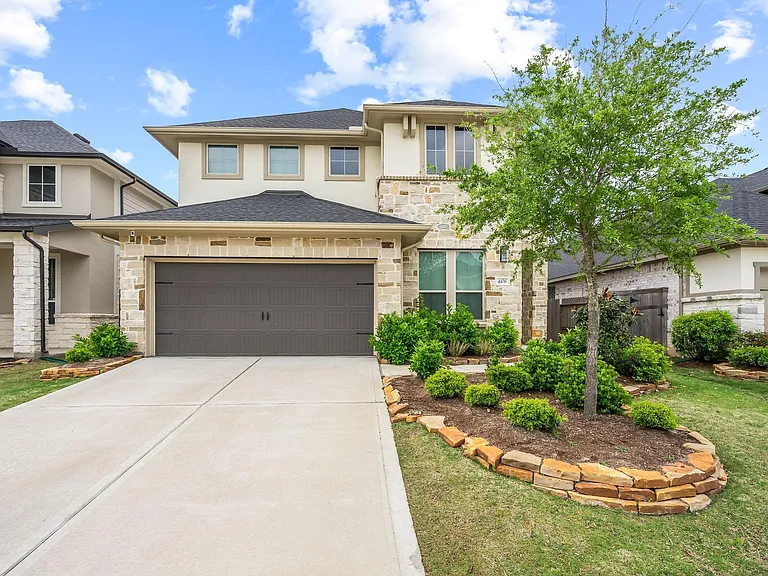 4106 Sherman Oak Ln — Photo 2
