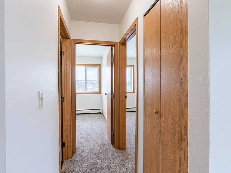 West Fargo, ND Saddlebrook Apartments | 21B | Hallway