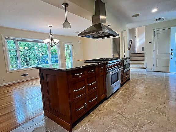 3rd image of 2747 Wendell Ln