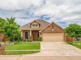 2220 Tawny Owl Rd, Grand Prairie, TX 75052