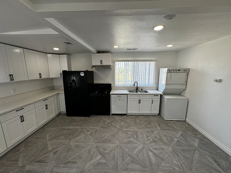 5030 Etiwanda Ave — Photo 4