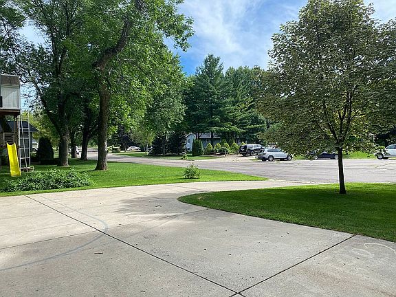 4th image of 57 Fairway Pl