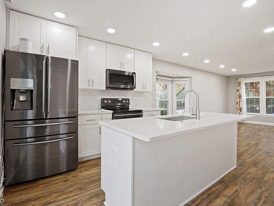 Welcome to 2960 Kings Station Ct!