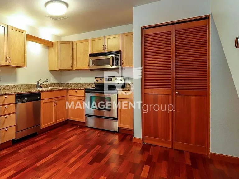 720 NW Naito Pkwy #D23 — Photo 8