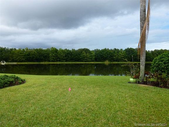 3rd image of 9132 SE Retreat Dr #9132