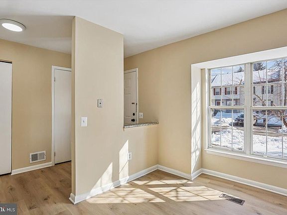 5th image of 3531 Dartmoor Ln #11
