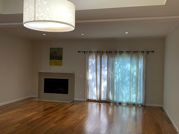 3rd image of 880 Carina Ln