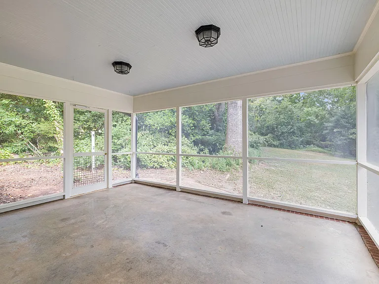 3026 Devonshire Dr — Photo 11